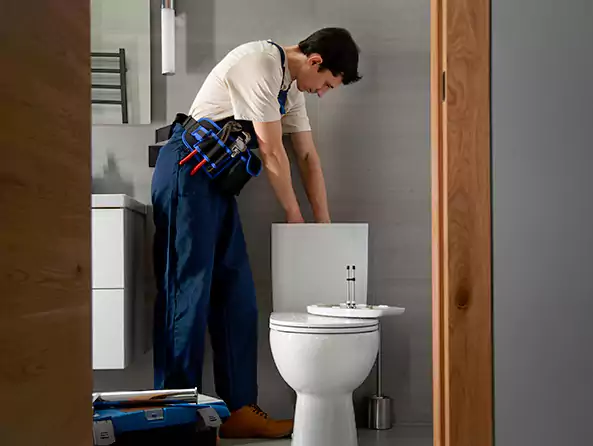Why Choose Lynn's Plumbing for Toilet Replacement in Lynn, MA?